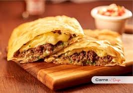 Pastel Carne Moída e Queijo